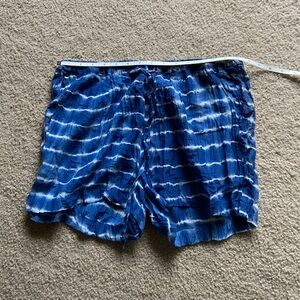 NWT 100% silk blue tie dye shorts, size medium, blessed brand